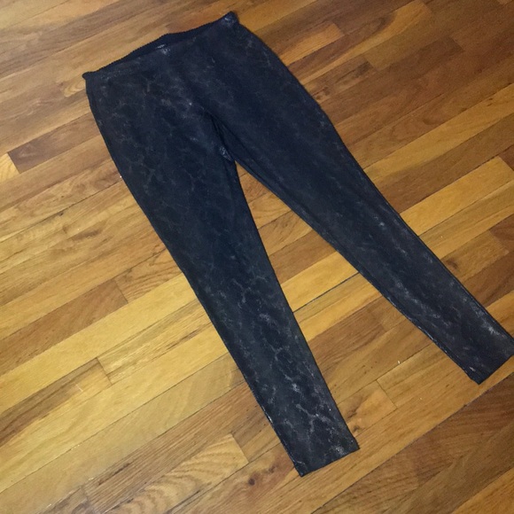 HUE Pants - Hue Reptile Leggings Sz M